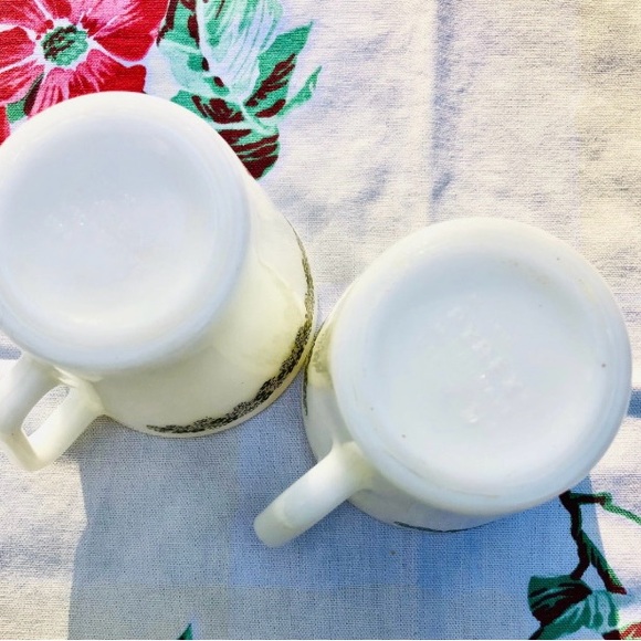 Two Pyrex Green Vintage Mugs. Spring Blossom or Crazy Daisy Coffee or Tea Mugs. - Picture 2 of 3